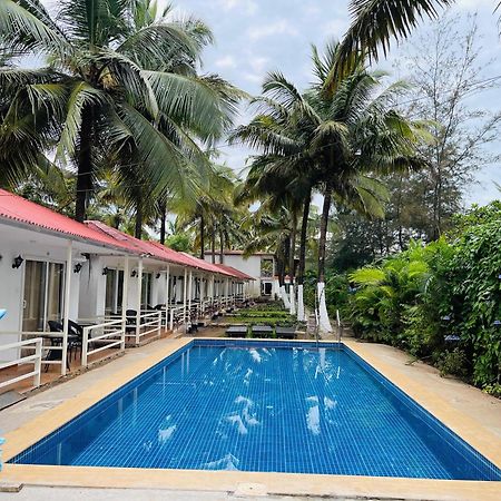 Arabian Sea Beach Resort Морджим Екстериор снимка
