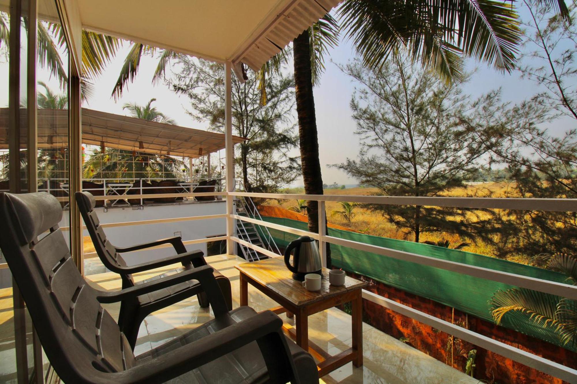 Arabian Sea Beach Resort Морджим Екстериор снимка