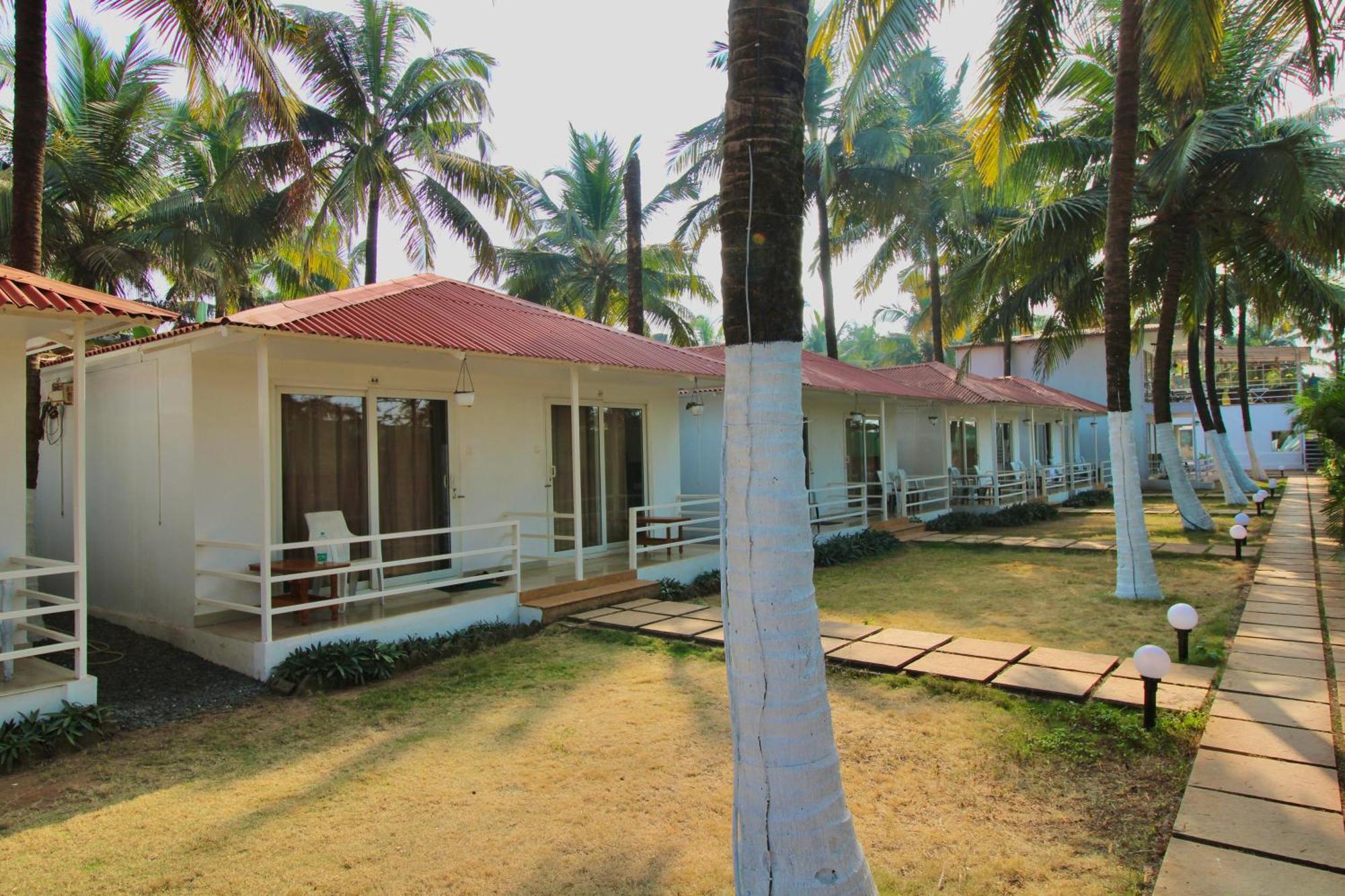 Arabian Sea Beach Resort Морджим Екстериор снимка