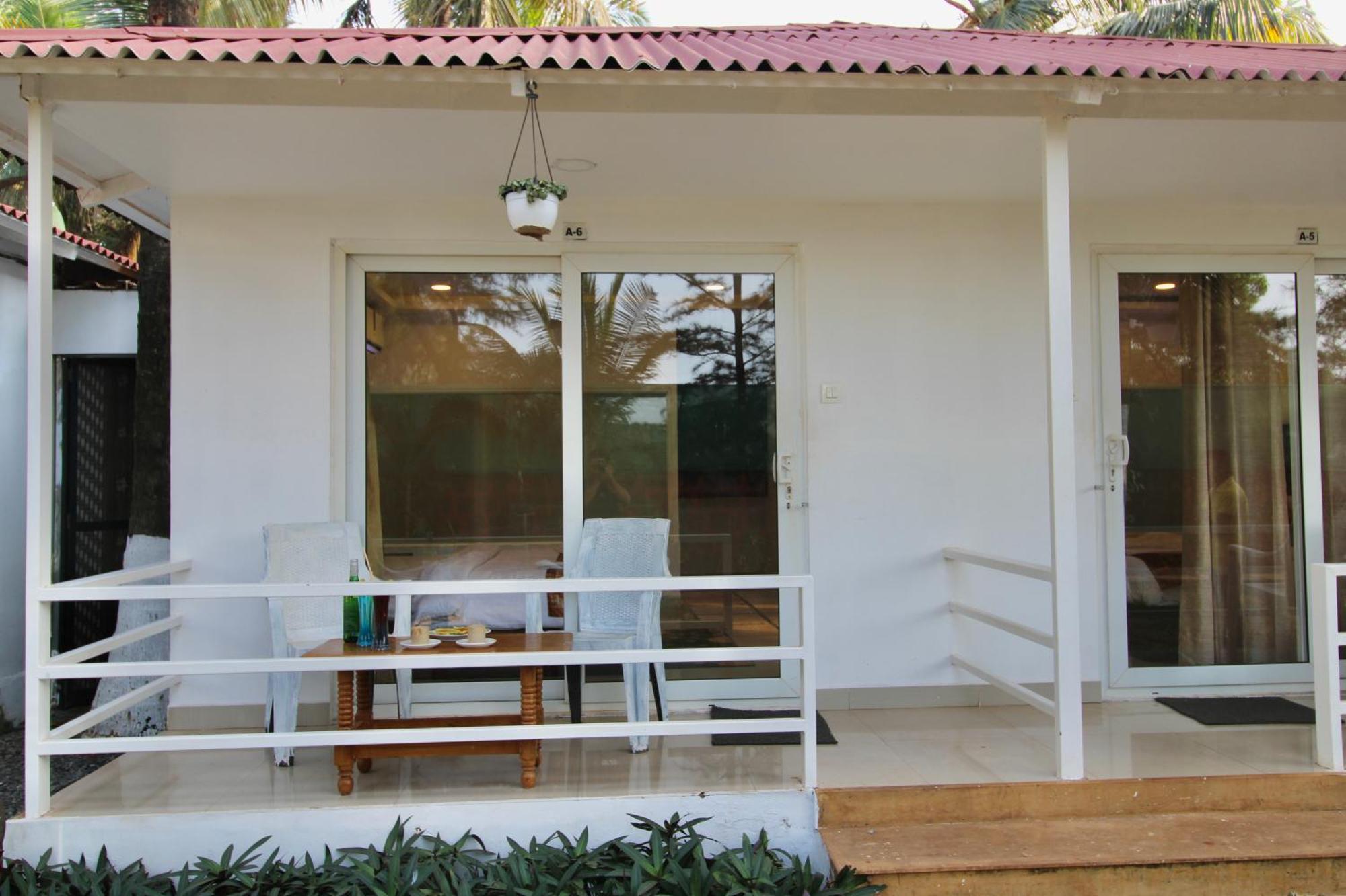 Arabian Sea Beach Resort Морджим Екстериор снимка