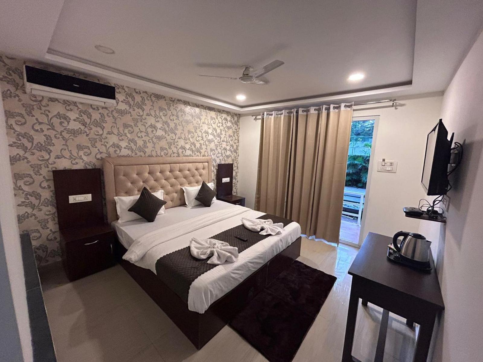 Arabian Sea Beach Resort Морджим Екстериор снимка