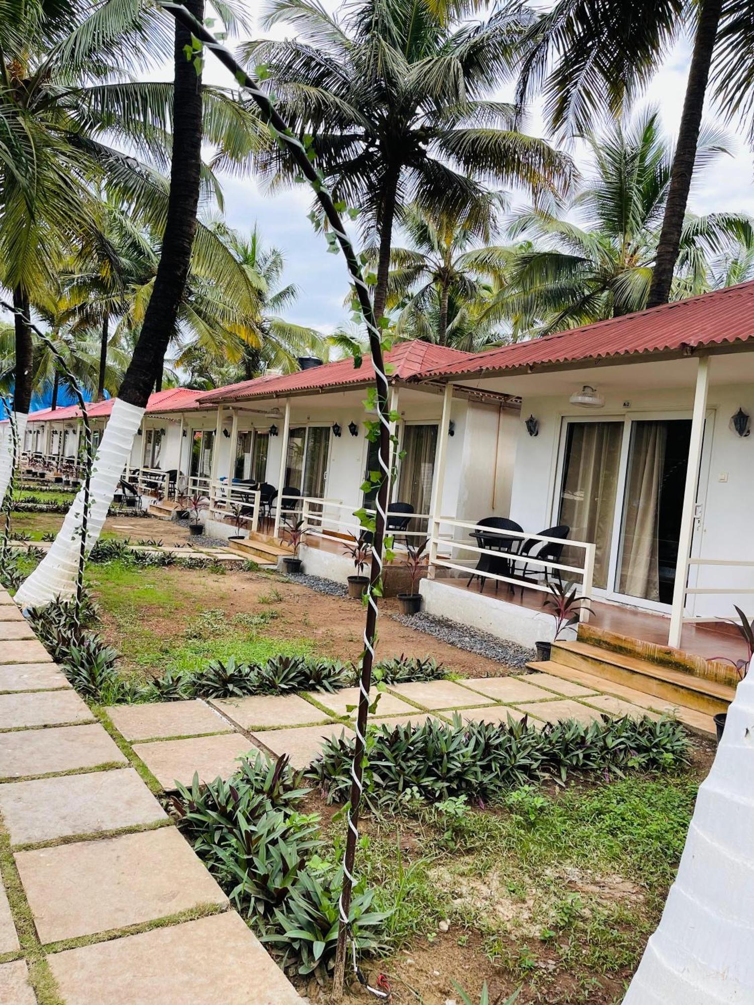 Arabian Sea Beach Resort Морджим Екстериор снимка