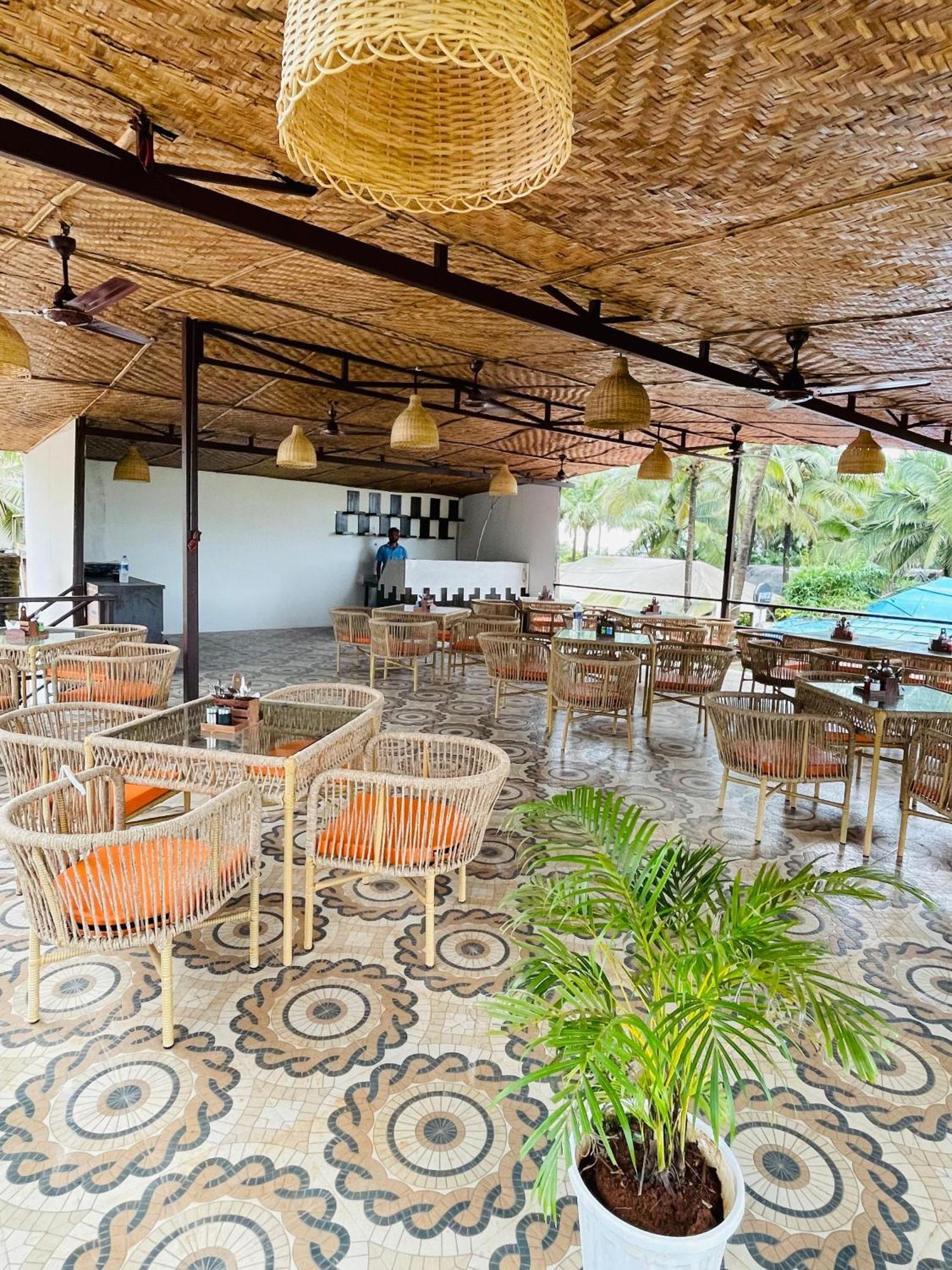 Arabian Sea Beach Resort Морджим Екстериор снимка