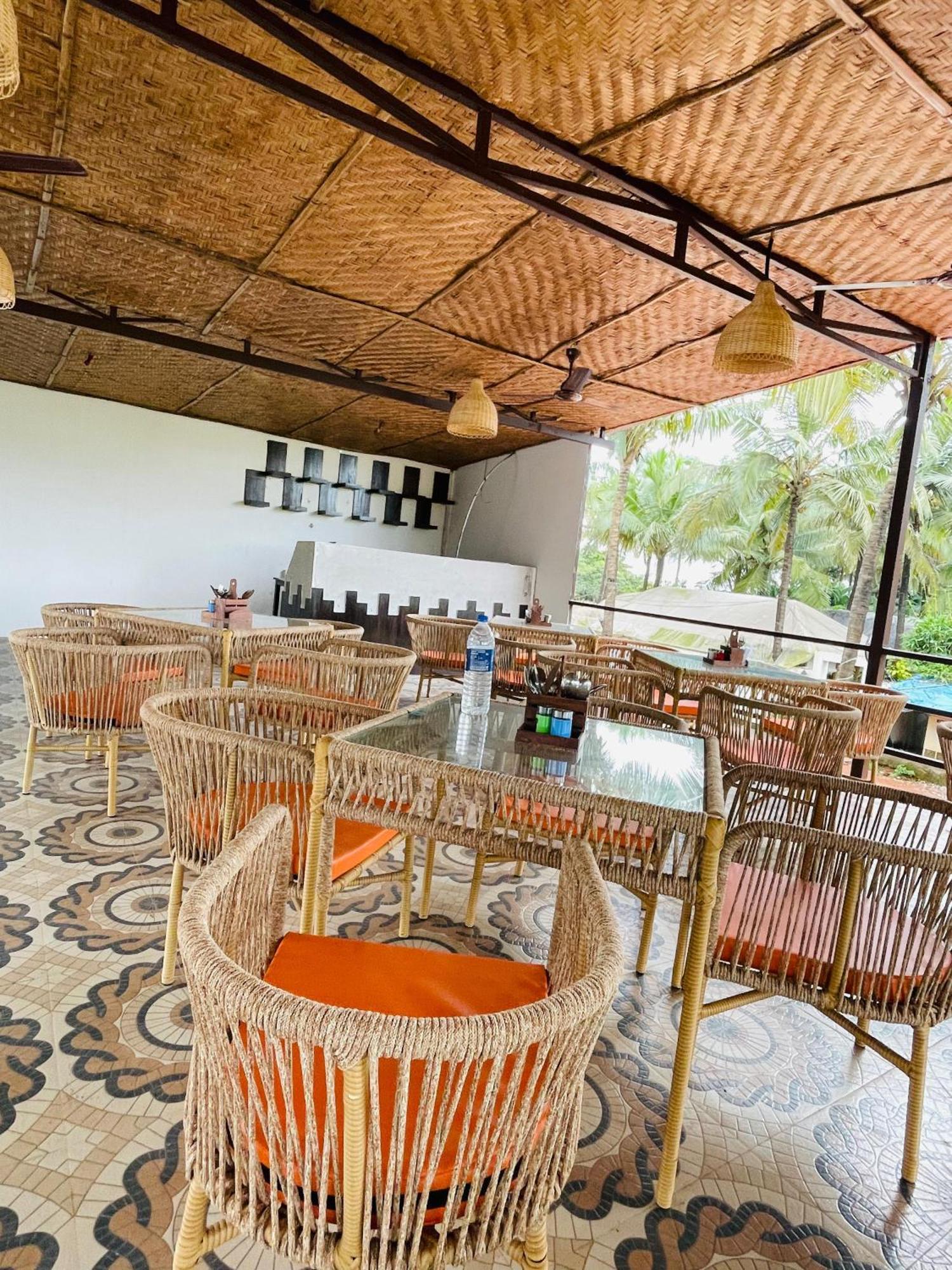 Arabian Sea Beach Resort Морджим Екстериор снимка