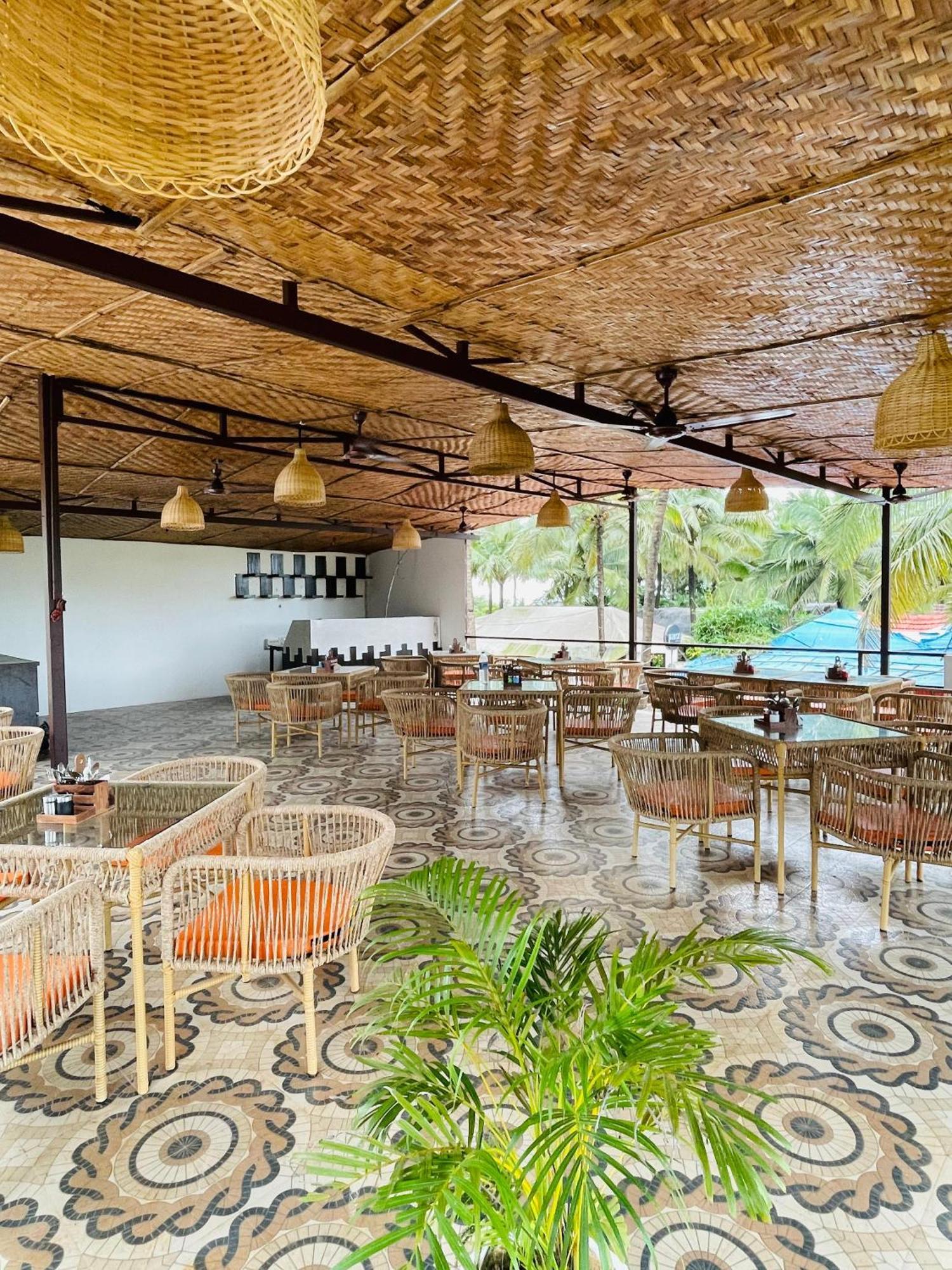 Arabian Sea Beach Resort Морджим Екстериор снимка