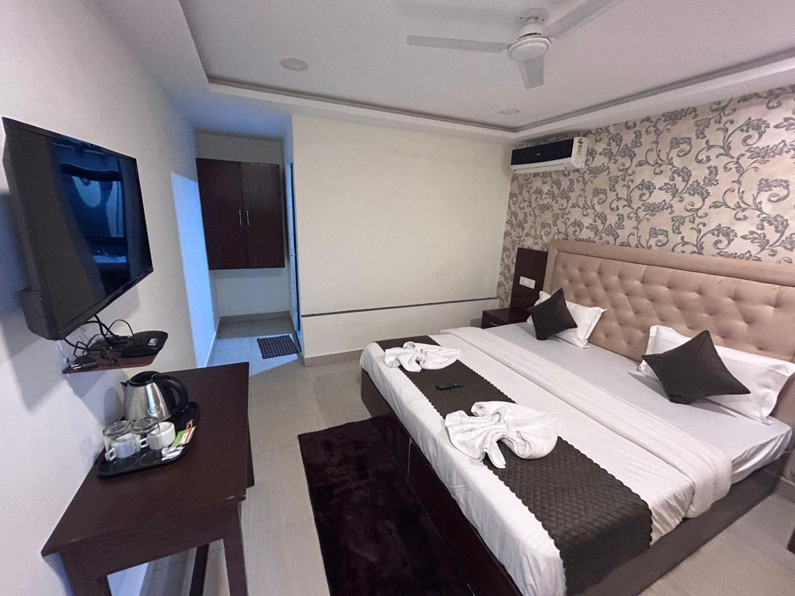Arabian Sea Beach Resort Морджим Екстериор снимка