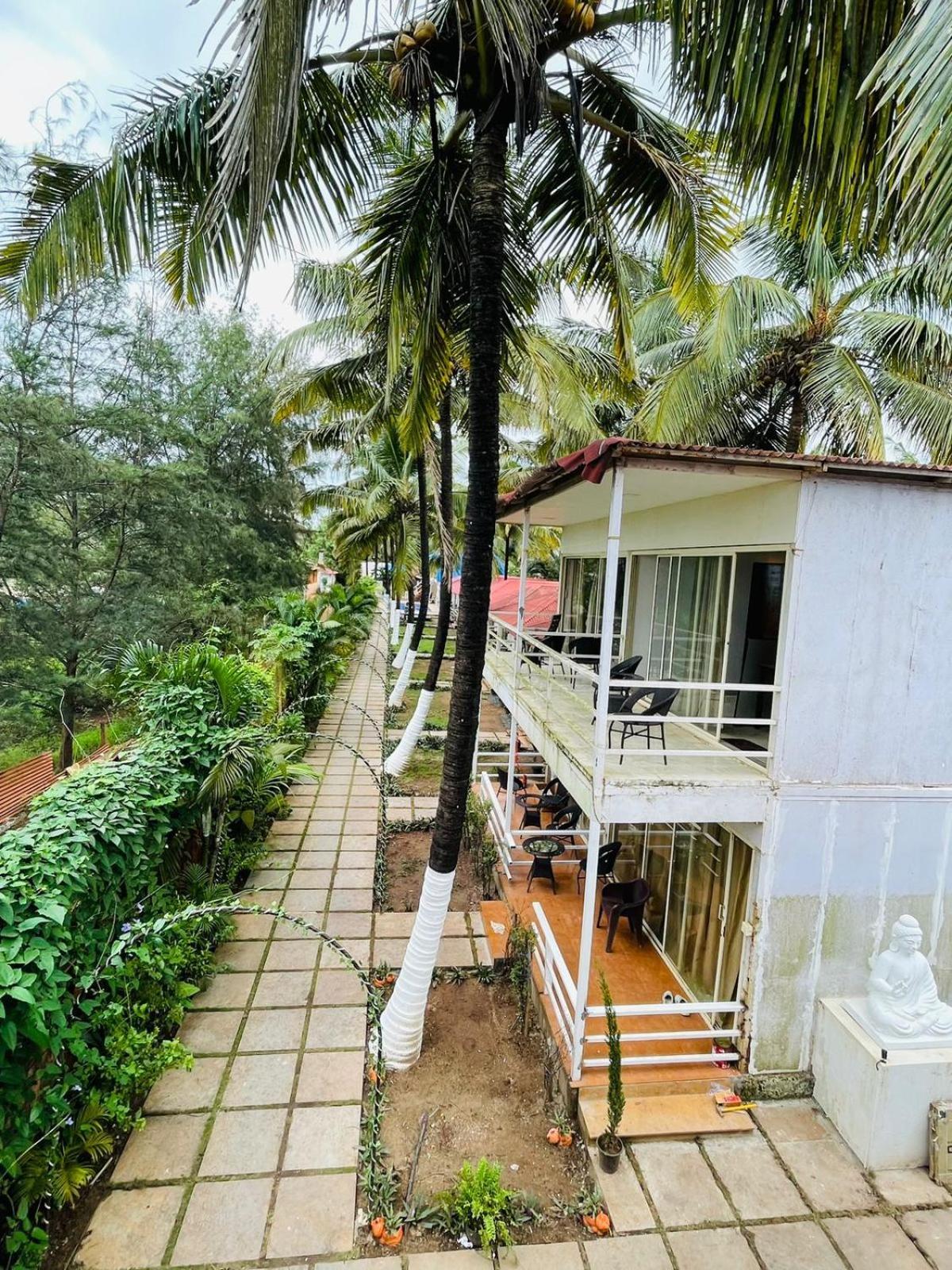 Arabian Sea Beach Resort Морджим Екстериор снимка