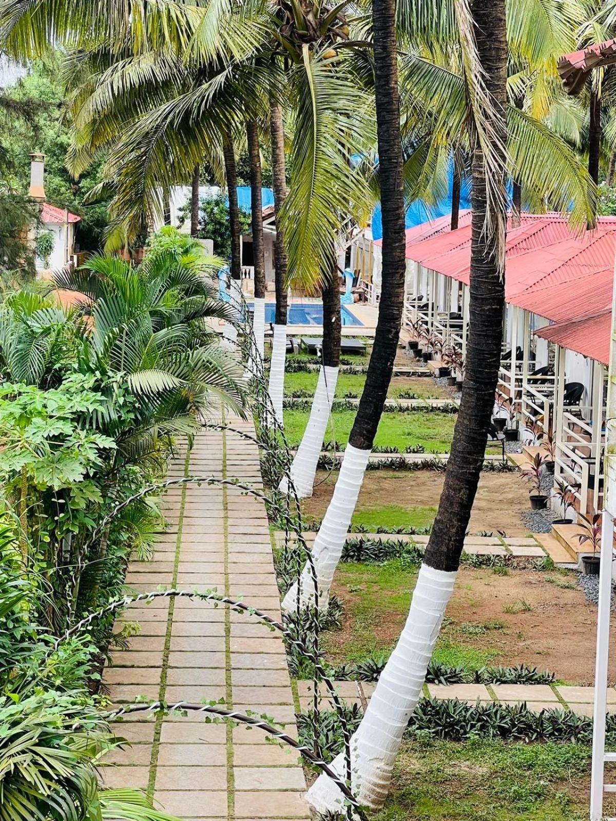 Arabian Sea Beach Resort Морджим Екстериор снимка