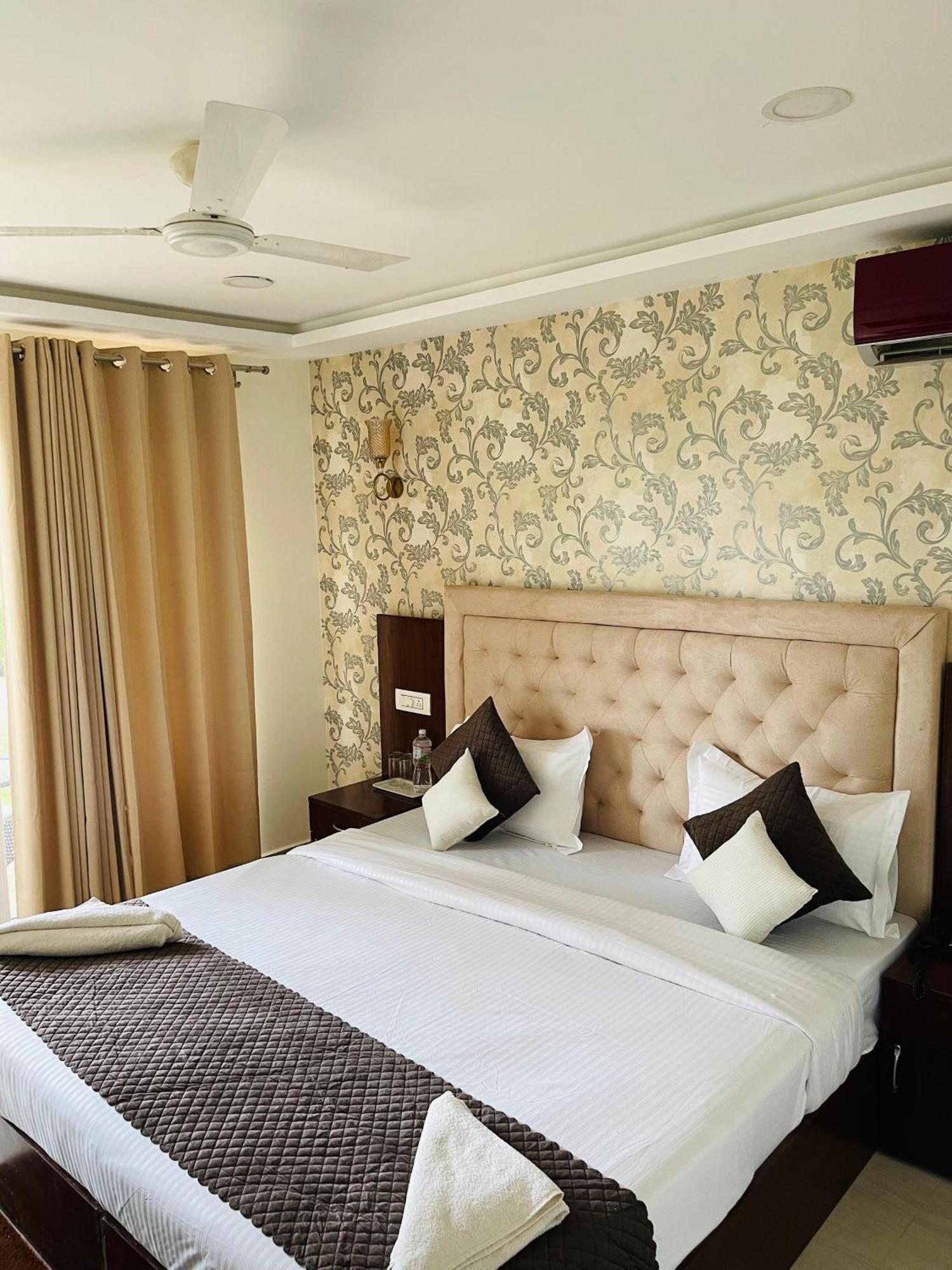 Arabian Sea Beach Resort Морджим Екстериор снимка