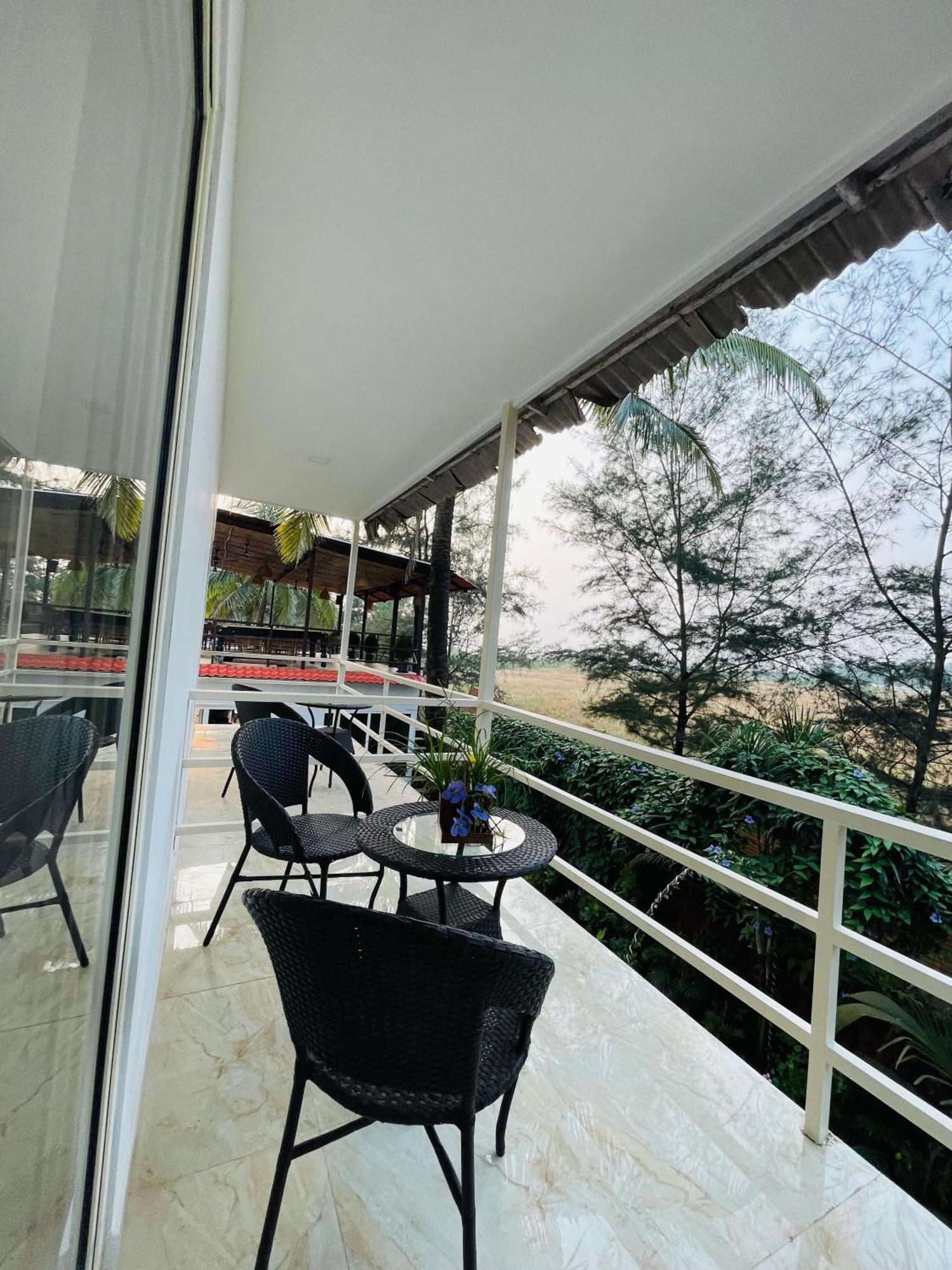 Arabian Sea Beach Resort Морджим Екстериор снимка