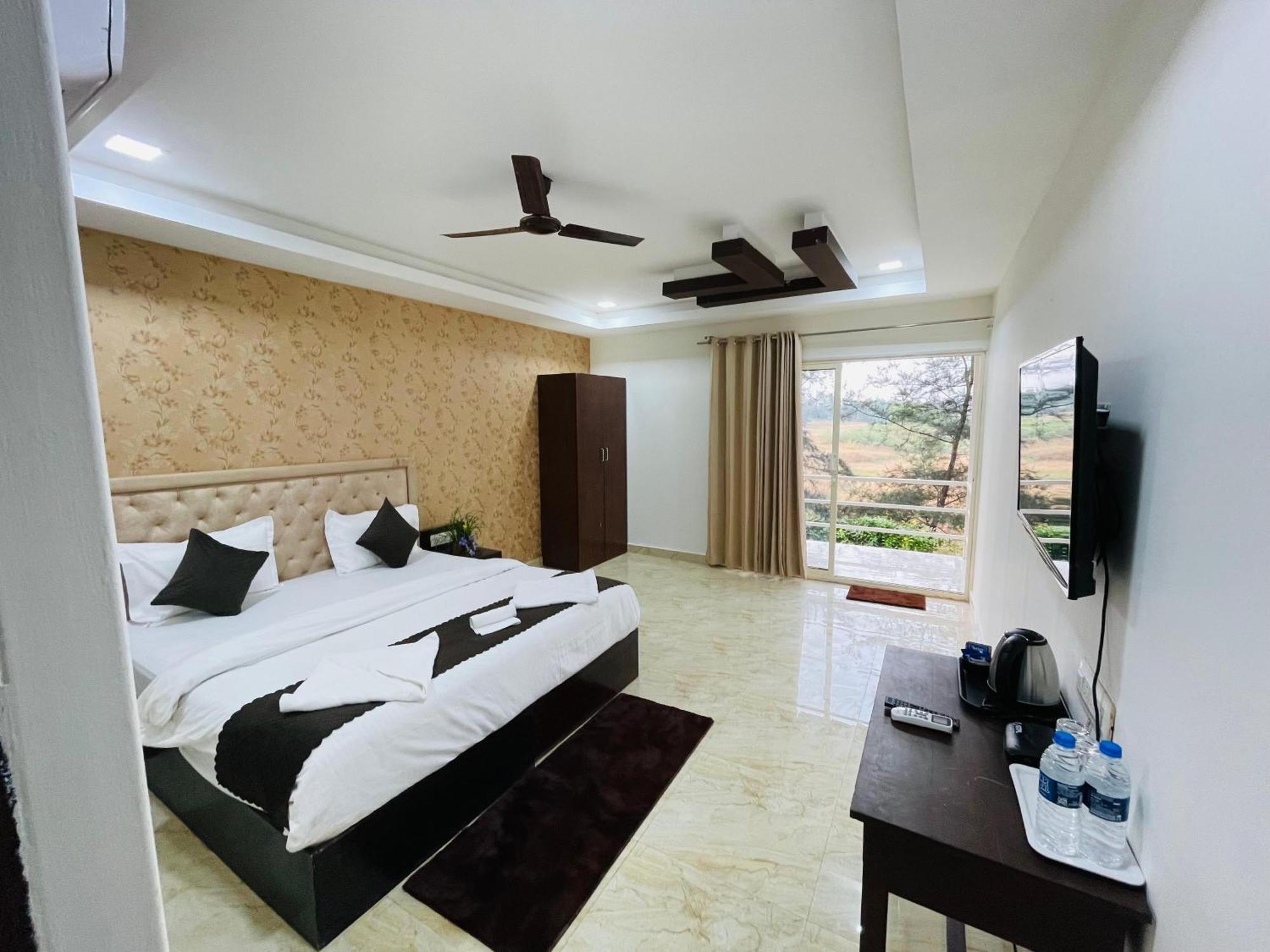Arabian Sea Beach Resort Морджим Екстериор снимка